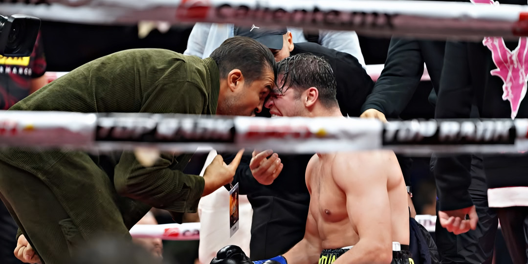 Comme un symbole, Bruno Surace (à droite) célèbre sa victoire avec l'ancien boxeur-star de Marseille Mehdi Amar (à gauche).