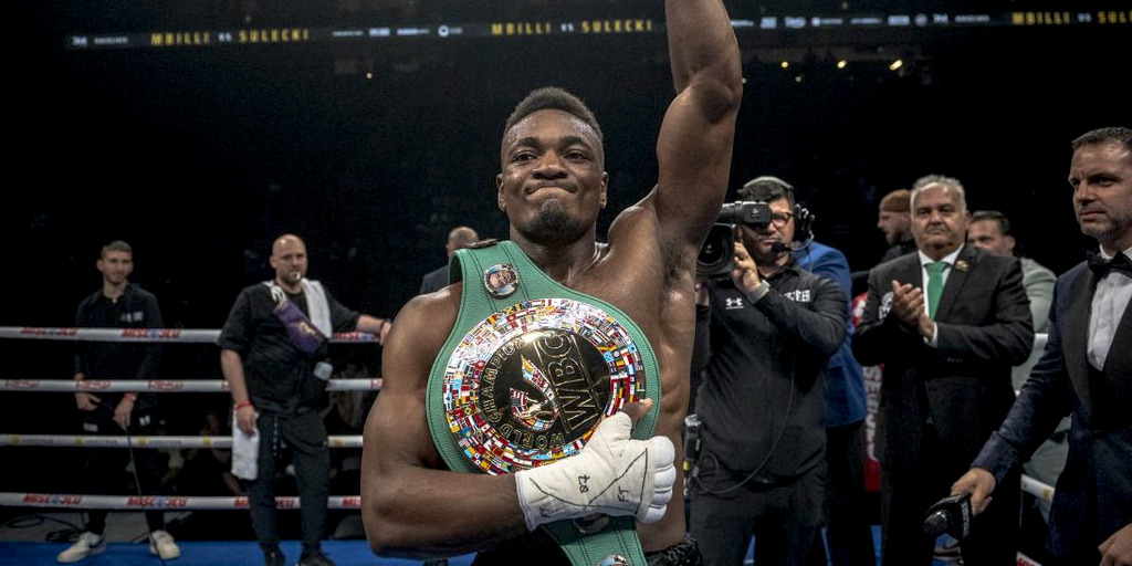 Christian Mbilli et sa ceinture WBC intérimaire, remportée après sa victoire au premier round face à Maciej Sulecki.