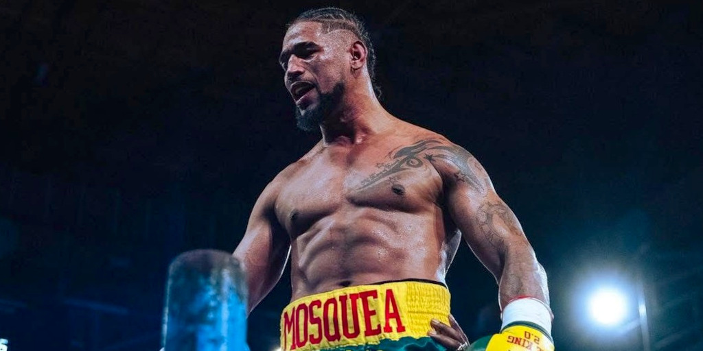 Leonardo Mosquea, triomphant après sa victoire au 8ᵉ round face à Jeison Tronco, chez lui en Guyane.