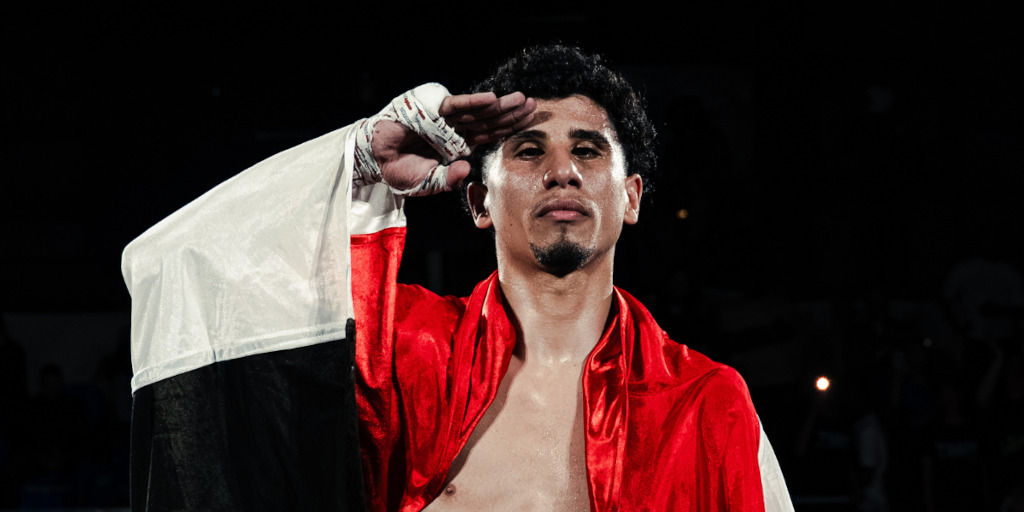 Chadi Baraia, arborant fièrement le drapeau de l’Égypte sur ses épaules, le pays d’origine de sa famille.