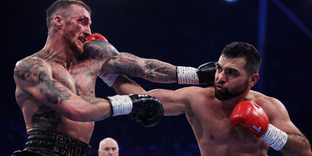 Mickaël Diallo (Mickaël Diallo (à droite) malmène Zach Parker (à gauche).