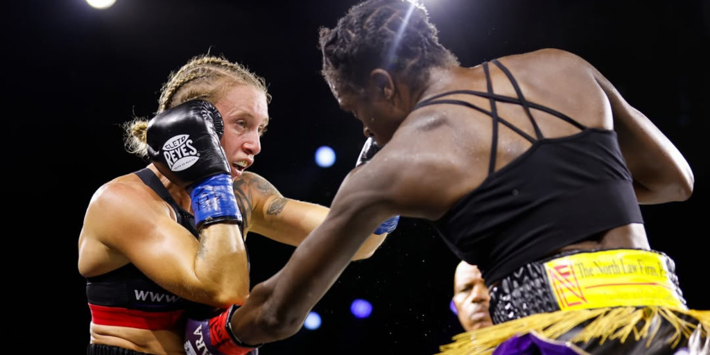 Emma Gongora fait face à la championne du Monde américaine Tiara Brown.